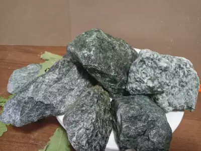 Жадеит колотый 70-150 мм, 100 кг