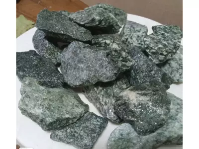 Жадеит колотый 40-70 мм, 20 кг