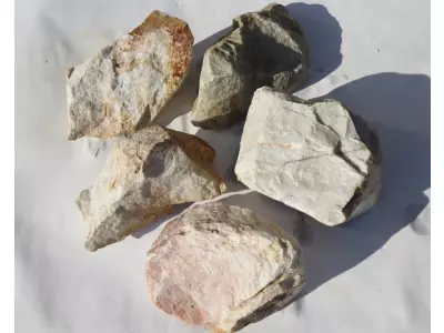 Кварцит цветной колотый /70-150 мм./ 20 кг.