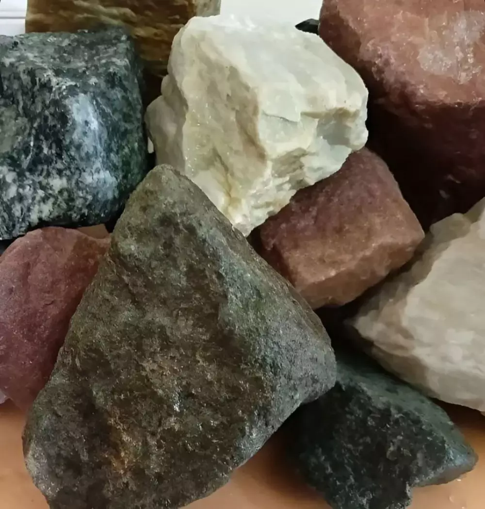 МИКС баня-4 камня -Колотый/Кварц радуга, Порфирит, Малиновый кварцит, Талькохлорит, Габбро/ 70-150 мм./ 100 кг.