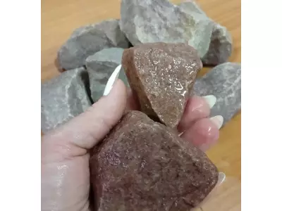 Малиновый кварцит/ колотый /40-70 мм./ 100 кг.