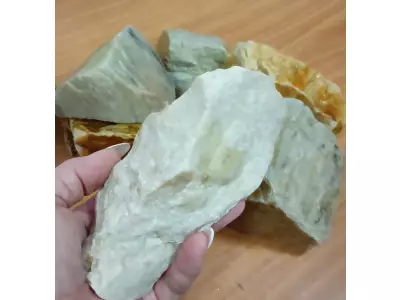 Кварцит цветной колотый /70-150 мм./ 100 кг.