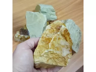 Кварцит цветной колотый /70-150 мм./ 100 кг.