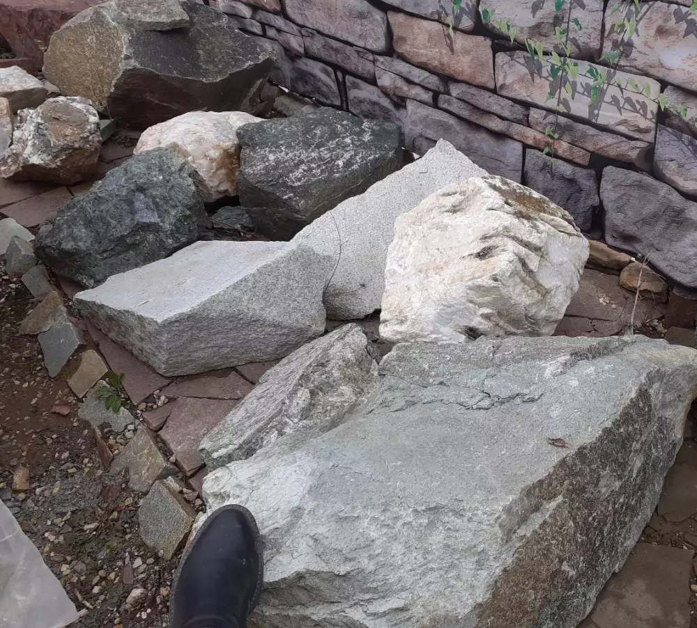 Валуны микс  в ассортименте /большие/ ландшафтные